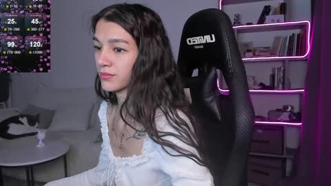 Snapshot of vinkitinkii chatting on 12.19.24 vinkitinkii online show from 12.19.24