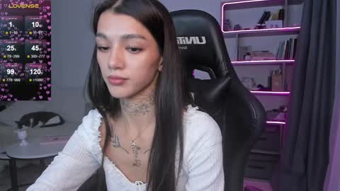 Snapshot of vinkitinkii chatting on 12.28.24 vinkitinkii online show from 12.28.24