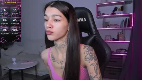Snapshot of vinkitinkii chatting on 12.29.24 vinkitinkii online show from 12.29.24