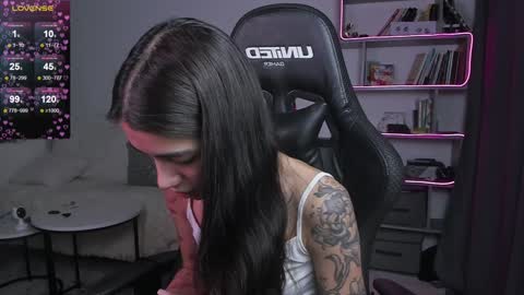 Snapshot of vinkitinkii chatting on 01.22.25 vinkitinkii online show from 01.22.25