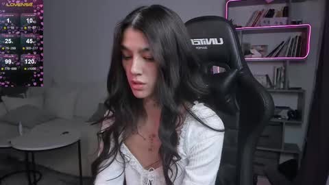 Snapshot of vinkitinkii chatting on 02.15.25 vinkitinkii online show from 02.15.25