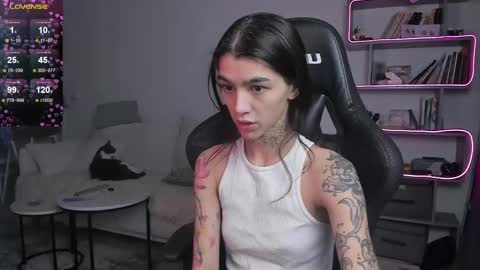 Snapshot of vinkitinkii chatting on 02.18.25 vinkitinkii online show from 02.18.25