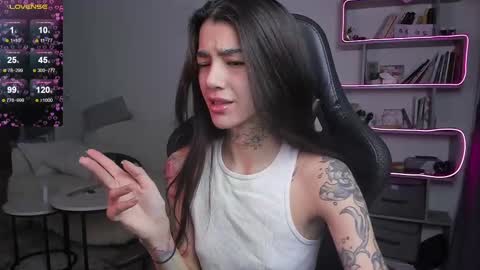 Snapshot of vinkitinkii chatting on 02.22.25 vinkitinkii online show from 02.22.25