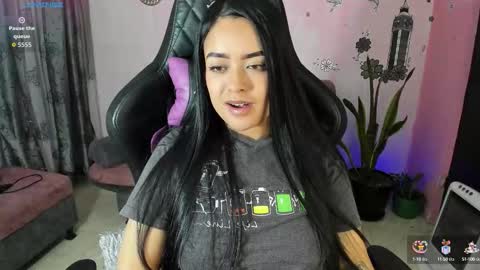 Snapshot of vio_let_ chatting on 10.04.25 Daniela online show from 10.04.25