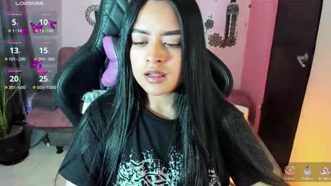 Snapshot of vio_let_ chatting on 10.12.25 Daniela online show from 10.12.25