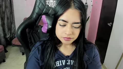 Snapshot of vio_let_ chatting on 10.26.25 Daniela online show from 10.26.25