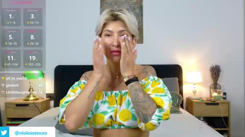 Snapshot of viofemme chatting on 09.18.25 viofemme online show from 09.18.25