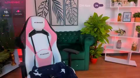 Snapshot of viola__shy chatting on 02.16.25 Viola online show from 02.16.25