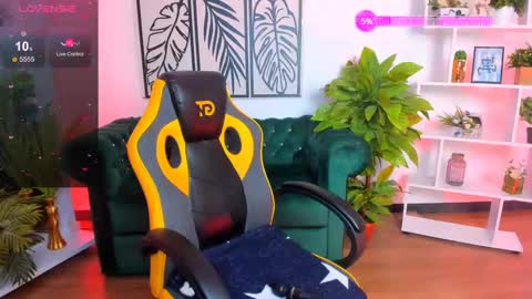 Snapshot of viola__shy chatting on 02.22.25 Viola online show from 02.22.25