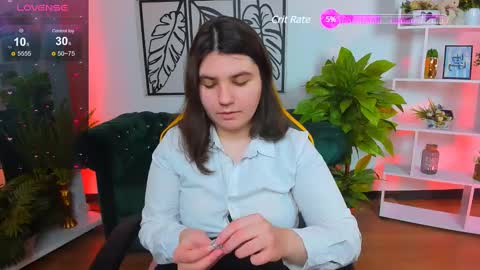 Snapshot of viola__shy chatting on 03.04.25 Viola online show from 03.04.25
