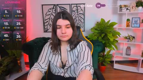 Snapshot of viola__shy chatting on 03.08.25 Viola online show from 03.08.25