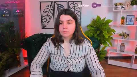 Snapshot of viola__shy chatting on 03.08.25 Viola online show from 03.08.25