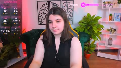 Snapshot of viola__shy chatting on 03.08.25 Viola online show from 03.08.25