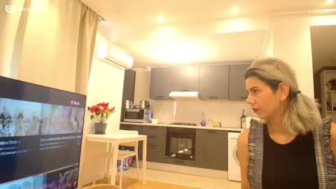 Snapshot of violafoxy chatting on 12.05.24 viola online show from 12.05.24