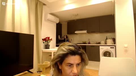 Snapshot of violafoxy chatting on 12.05.24 viola online show from 12.05.24