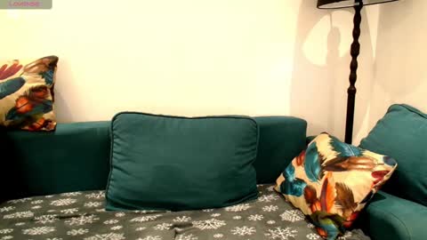 Snapshot of violafoxy chatting on 12.18.24 viola online show from 12.18.24