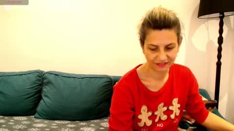 Snapshot of violafoxy chatting on 12.28.24 viola online show from 12.28.24