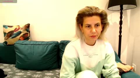 Snapshot of violafoxy chatting on 01.13.25 viola online show from 01.13.25