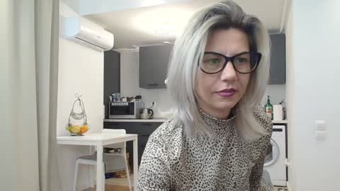 Snapshot of violafoxy chatting on 01.23.25 viola online show from 01.23.25