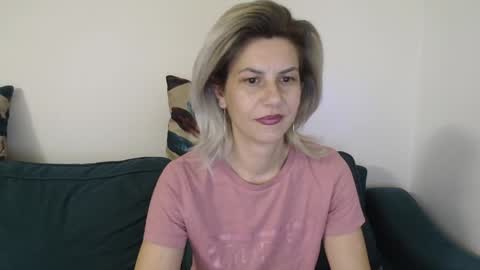 Snapshot of violafoxy chatting on 01.24.25 viola online show from 01.24.25