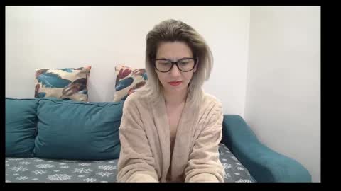Snapshot of violafoxy chatting on 02.10.25 viola online show from 02.10.25