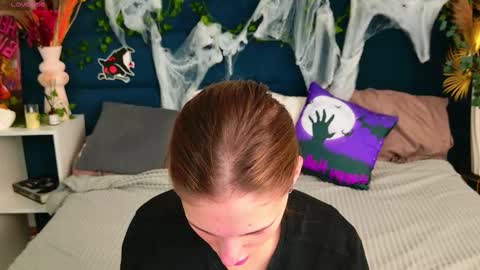 Snapshot of violaparkers chatting on 11.02.25 violaparkers online show from 11.02.25