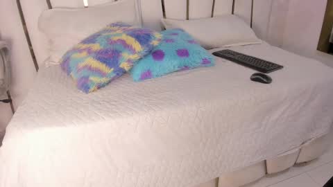 violeet_gray online show from 02.15.25