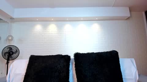 Violett  Everyday From 0530 to 1430 Col Time online show from 09.24.25