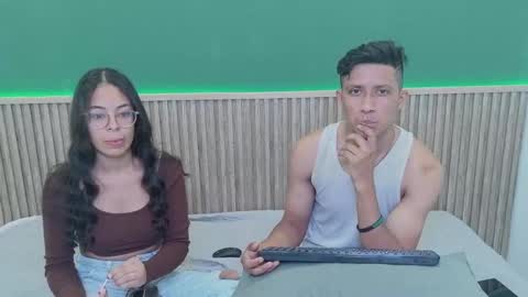 violet_and_dylan online show from 12.04.25