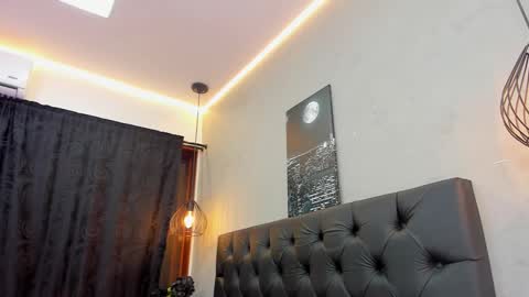 Violet and Myers online show from 11.27.25