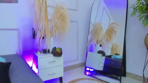 Snapshot of violet_and_paul chatting on 10.31.25 Violet and Paul online show from 10.31.25