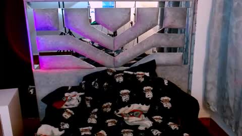 Violet  online show from 10.31.25