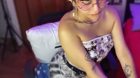 Violete Hentai01 online show from 03.02.25