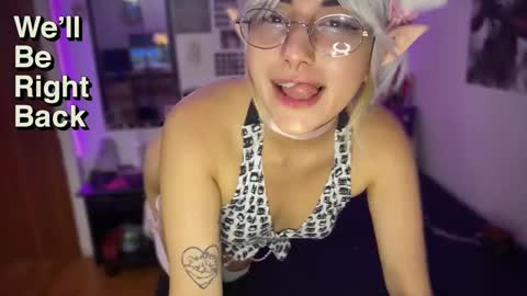 Violete Hentai01 online show from 03.06.25