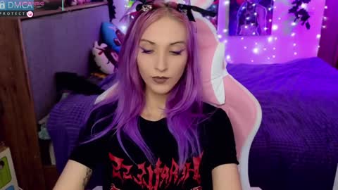 Snapshot of violet_noir_ chatting on 01.22.25 Deya online show from 01.22.25