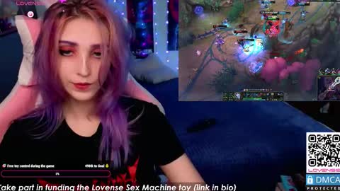 Snapshot of violet_noir_ chatting on 09.11.25 Deya online show from 09.11.25