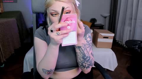 violet_oblivion online show from 01.14.25