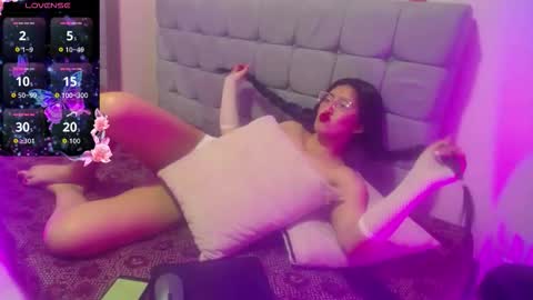 Violet  online show from 11.28.25