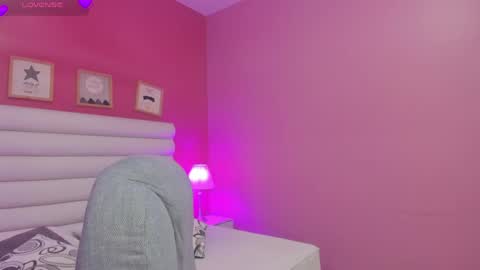 Snapshot of violet_sinclair chatting on 06.02.26 violet_sinclair online show from 06.02.26