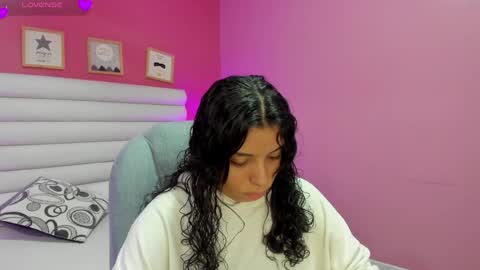 Snapshot of violet_sinclair chatting on 06.04.26 violet_sinclair online show from 06.04.26