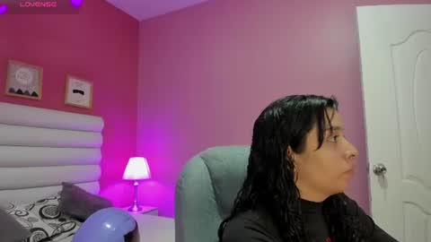Snapshot of violet_sinclair chatting on 06.21.26 violet_sinclair online show from 06.21.26