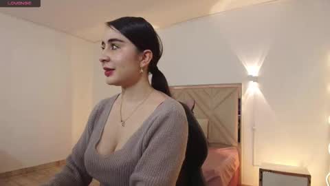 violet_tay1 online show from 10.26.25
