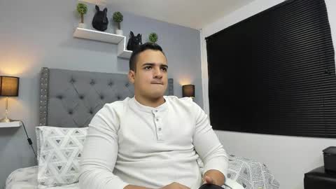 Snapshot of violeta_and_maxx chatting on 10.15.25 VIOLETA AND MAXX online show from 10.15.25
