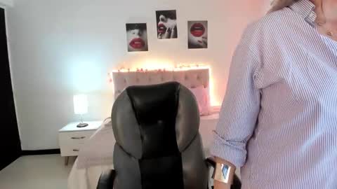 Snapshot of violeta_hotter_ chatting on 10.01.25 violeta_hotter_ online show from 10.01.25