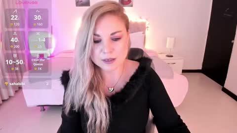 Snapshot of violeta_hotter_ chatting on 10.25.25 violeta_hotter_ online show from 10.25.25