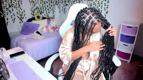 Snapshot of violeta_milleer chatting on 12.10.24 Violeta online show from 12.10.24