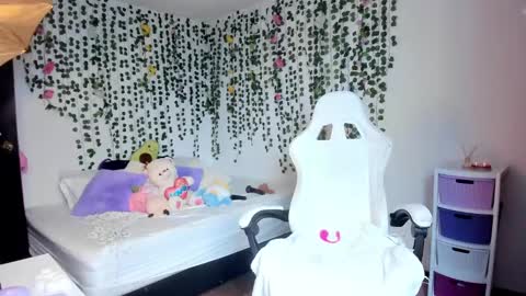 Snapshot of violeta_milleer chatting on 01.25.25 Violeta online show from 01.25.25