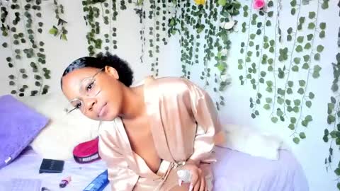 Snapshot of violeta_milleer chatting on 02.05.25 Violeta online show from 02.05.25