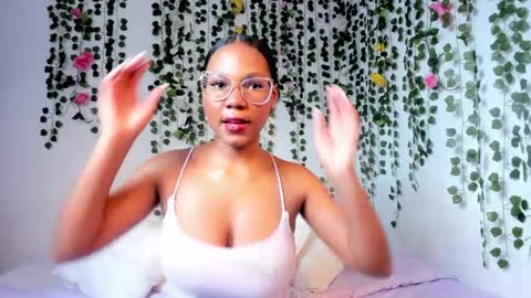 Snapshot of violeta_milleer chatting on 02.13.25 Violeta online show from 02.13.25