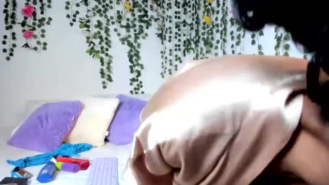 Snapshot of violeta_milleer chatting on 03.10.25 Violeta online show from 03.10.25